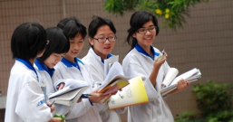 女生在网上适合做什么兼职好呢?1元可提现的关注微信号或者看文章赚钱