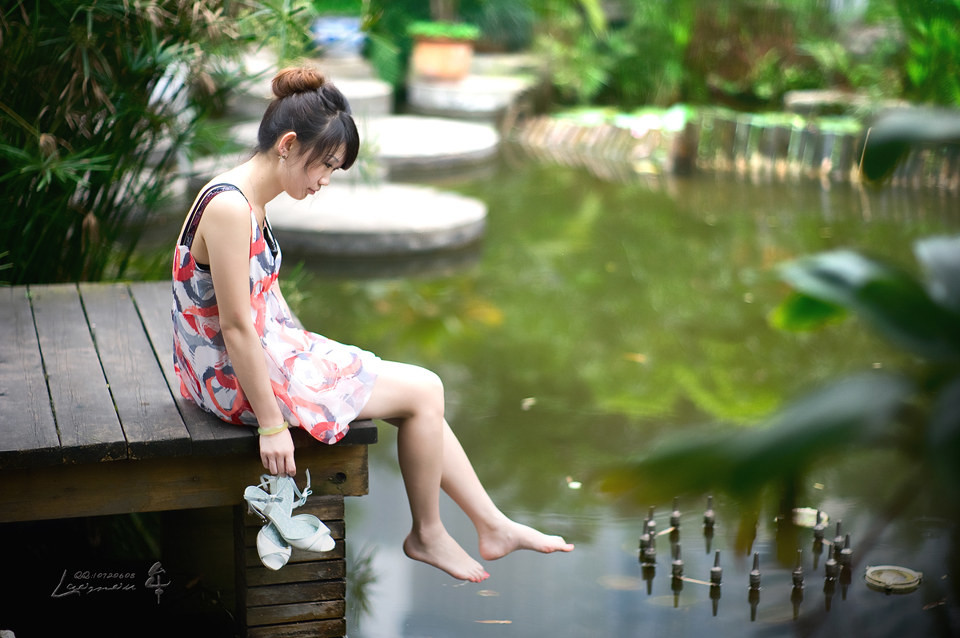 小姑娘，小河边的女孩子