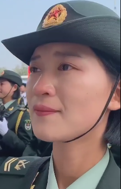 2019年国庆节阅兵结束后的女兵们