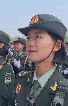 2019年国庆节阅兵结束后的女兵们