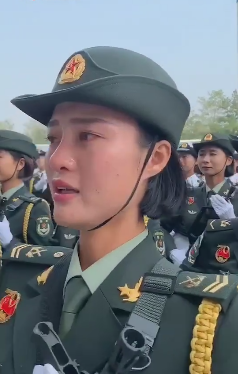 2019年国庆节阅兵结束后的女兵们