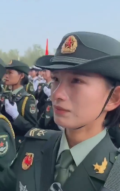 2019年国庆节阅兵结束后的女兵们