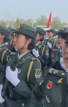 2019年国庆节阅兵结束后的女兵们