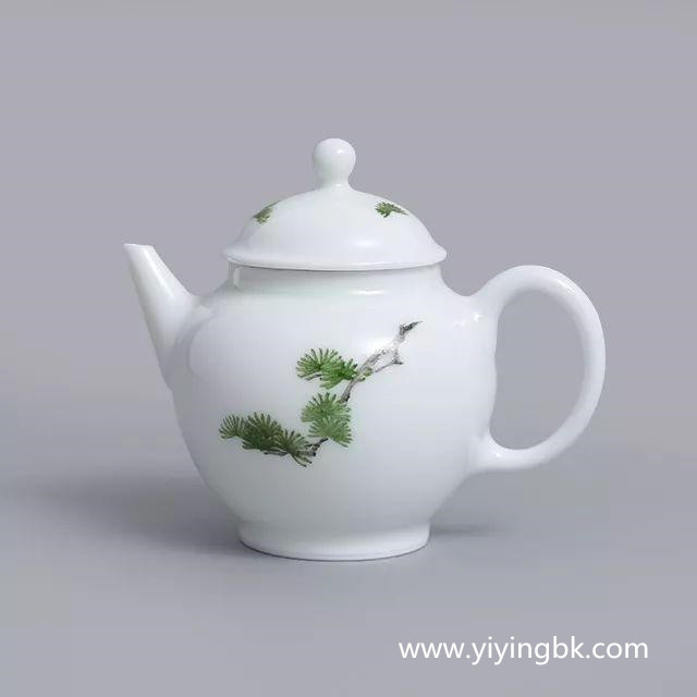 贵州女画家在瓷器上画的画