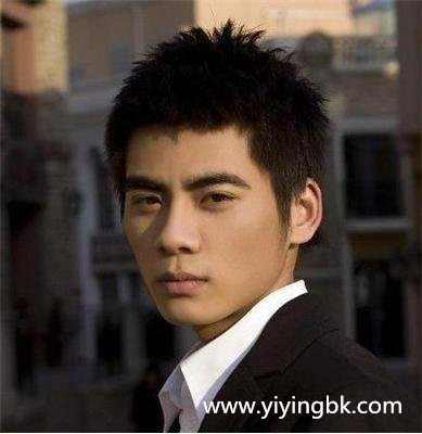 30岁的男人，www.yiyingbk.com