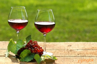 好喝的美酒，这是红葡萄酒，www.yiyingbk.com