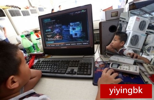 小孩子玩电脑，www.yiyingbk.com
