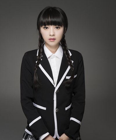 非常耐看的小女孩，www.yiyingbk.com