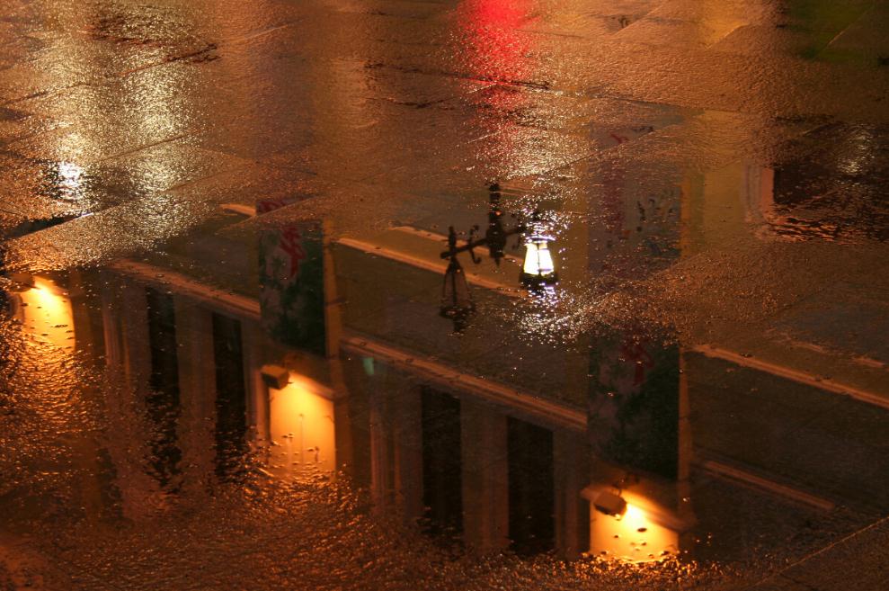 聆听十月的夜雨，www.yiyingbk.com