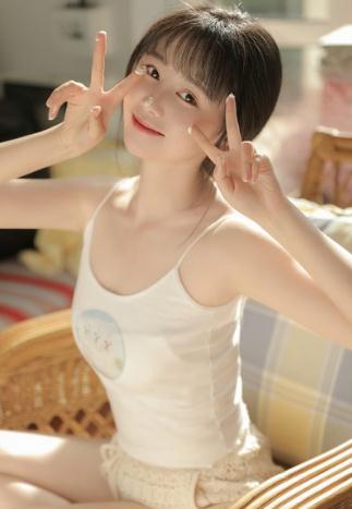 非常可爱的小姑娘，www.yiyingbk.com