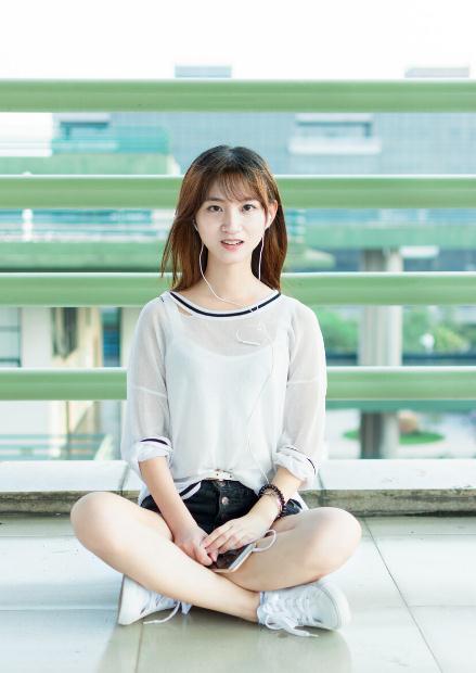 夏天的清凉美女，好看不好看？www.yiyingbk.com
