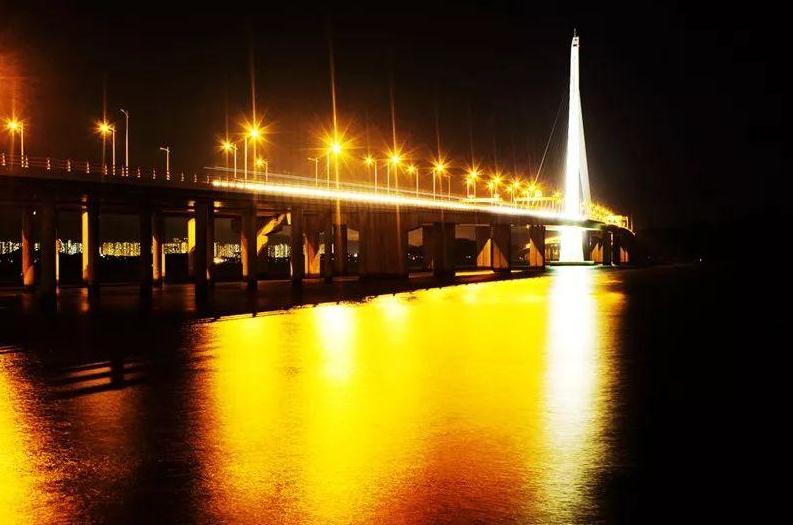 深夜的大桥之美！www.yiyingbk.com