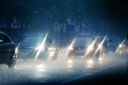 下大到暴雨了！www.yiyingbk.com