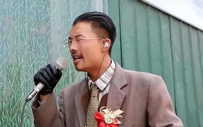 郭有才自从唱了《诺言》歌曲后，就开始走红了！www.yiyingbk.com